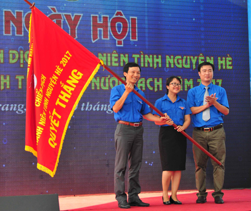 Phất cờ ra quân chiến dịch
