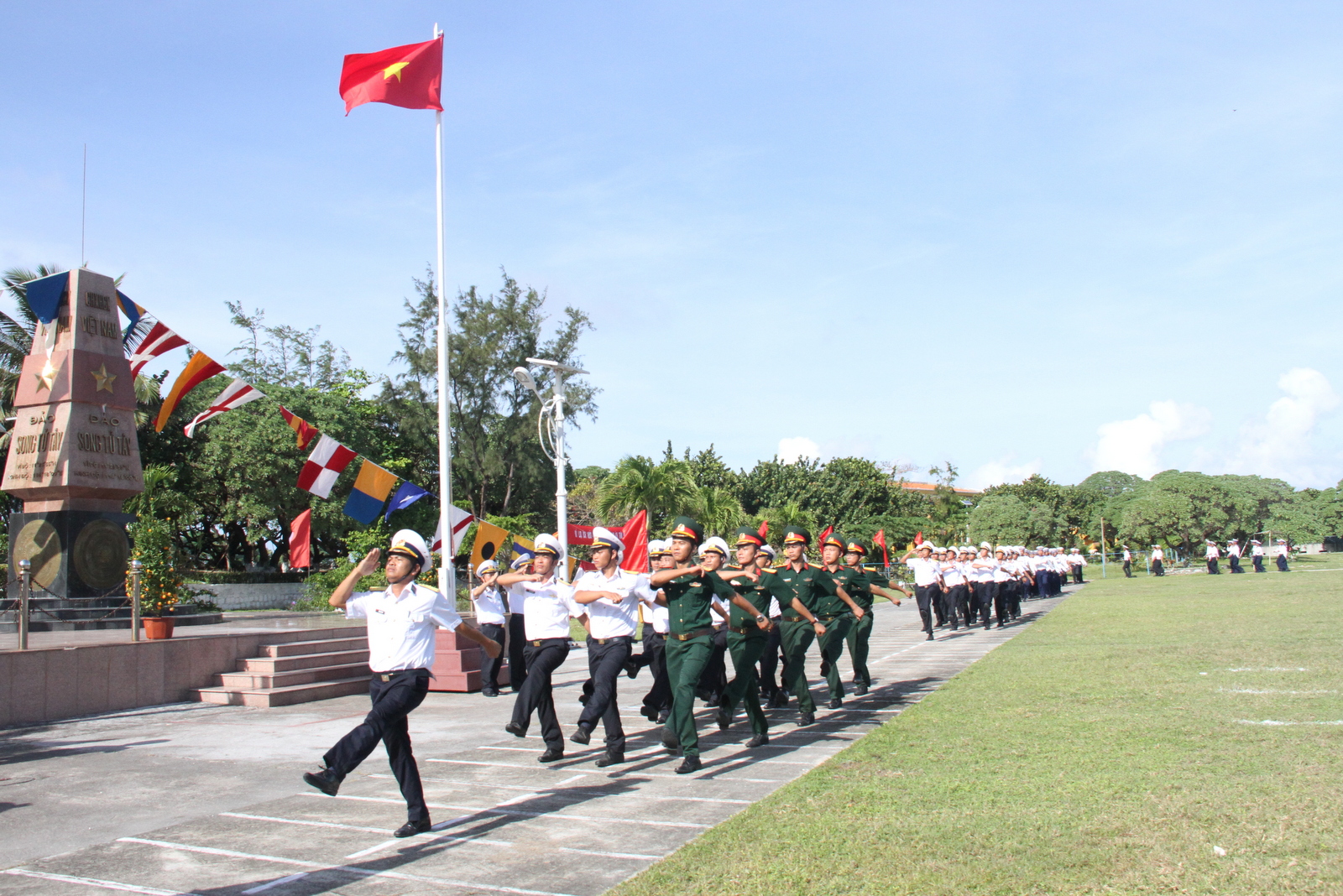 Chào cờ đầu năm mới ở đảo Song Tử Tây
