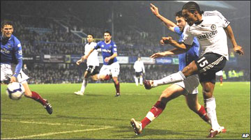 Hủy diệt Portsmouth 5-0, Chelsea trở lại cuộc đua “tam mã”