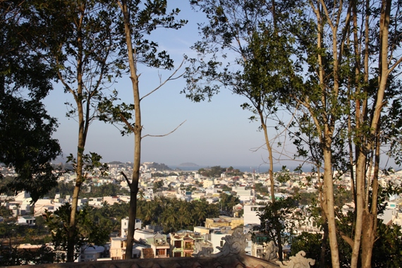 Thành phố Nha Trang nhìn từ đỉnh núi Trại Thủy