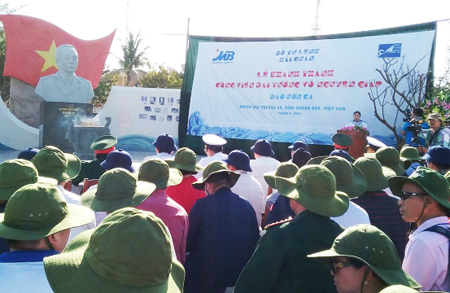 Quang cảnh tại lễ khánh thành Công viên Đại tướng Võ Nguyên Giáp trên đảo Sơn Ca.