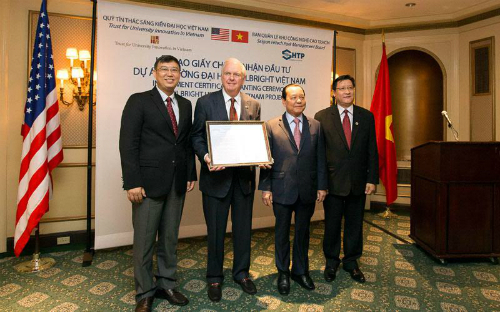 Phó thủ tướng Vũ Đức Đam vừa ký quyết định thành lập Đại học Fulbright Việt Nam, tên tiếng Anh là Fulbright University Vietnam, viết tắt là FUV.