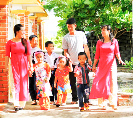 Các hộ gia đình ở đảo Sinh Tồn rạng rỡ trong ngày đầu năm mới