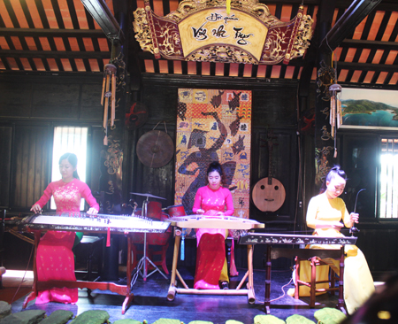 Nhiều chương trình nghệ thuật dân tộc phục vụ du khách dịp Tết Đinh Dậu.