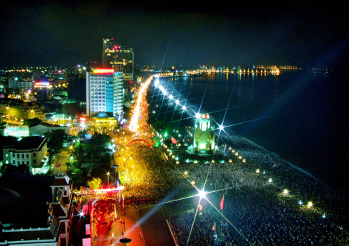 Tp. Nha Trang lung linh sắc màu trong những ngày diễn ra Festival Biển.