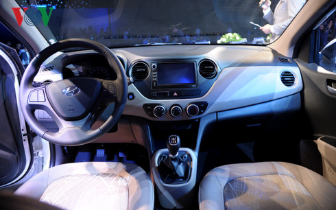  Nội thất Hyundai Grand i10 phiên bản số sàn.