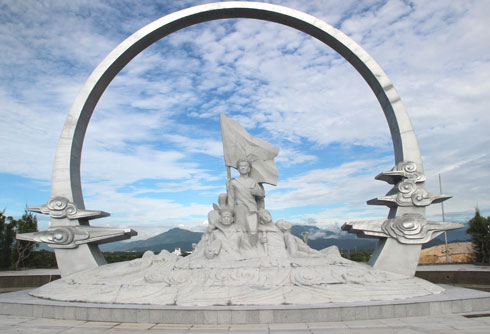 Cụm tượng đài “Những người nằm lại phía chân trời” là trái tim của Khu tưởng niệm chiến sĩ Gạc Ma.