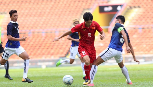 Công Phượng lập cú đúp đánh góp phần làm nên chiến thắng 4 - 1 của U.22 Việt Nam trước U.22 Campuchia (ảnh Đình Đồng vnexpress)