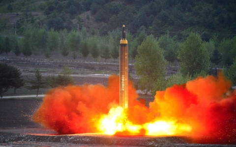  Một vụ phóng tên lửa Triều Tiên. Ảnh: Reuters