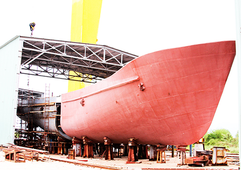Tàu lưới chụp của ngư dân Phú Yên là tàu vỏ thép duy nhất đang đóng tại Công ty TNHH một thành viên Đóng tàu Cam Ranh
