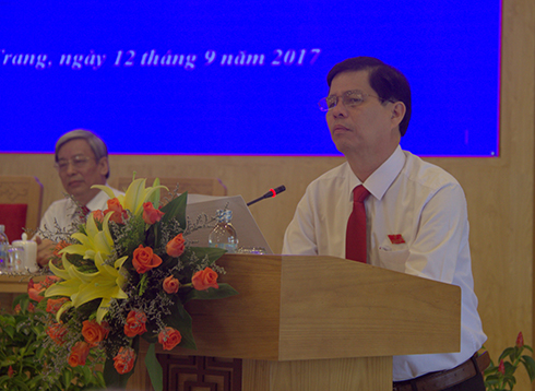 Ông Nguyễn Tấn Tuân phát biểu khai mạc phiên họp.