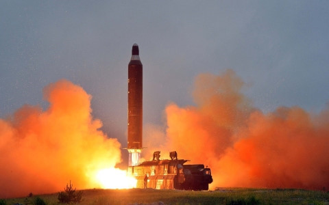 Một vụ phóng tên lửa của Triều Tiên. Ảnh: AP.