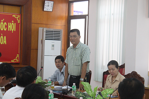 Ông Lương Hùng Minh - Phó Trưởng ban Pháp chế HĐND tỉnh góp ý cho dự thảo các Luật được sửa đổi