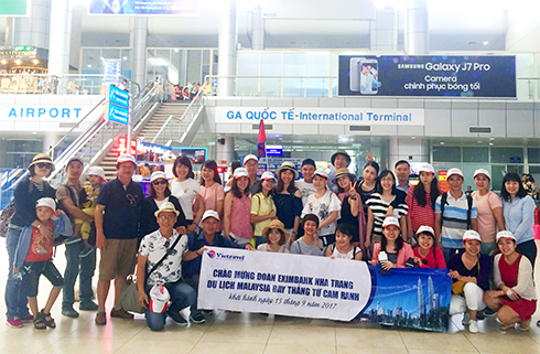 Đoàn khách đầu tiên của Vietravel Nha Trang đến Malaysia bằng đường bay thẳng từ Cam Ranh