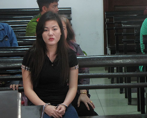 Bị cáo Lê Thị Thúy Tâm trước giờ xét xử.