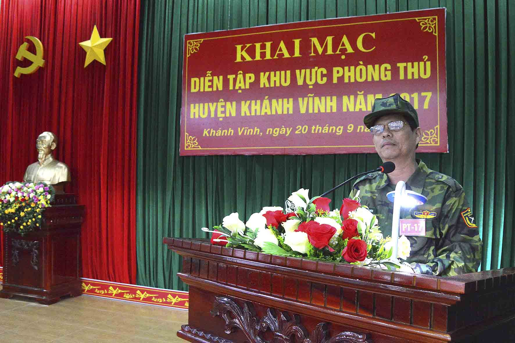 Đ/c Nguyễn Tấn Tuân- Phó Bí thư tỉnh ủy phát biểu khai mạc cuộc diễn tập