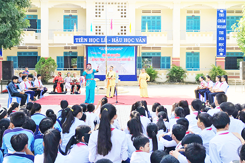 Chương trình Bài chòi với học đường do Trung tâm Văn hóa tỉnh tổ chức tại thị xã Ninh Hòa năm 2016