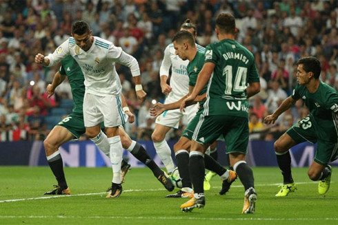 Cristiano Ronaldo khá vô duyên trong ngày ra mắt La Liga sau án treo giò.