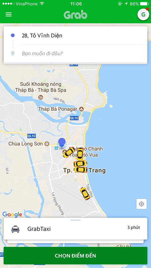 Dù bị “cấm cửa” nhưng Grab taxi vẫn hoạt động  tại Nha Trang (ảnh chụp màn hình ứng dụng Grab taxi sáng 22-9)