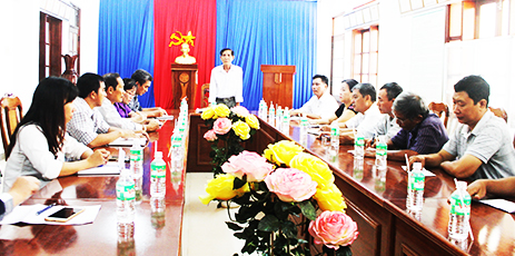Chi cục Thuế huyện Vạn Ninh tổ chức gặp mặt các đơn vị, hộ kinh doanh thuộc diện kiểm tra