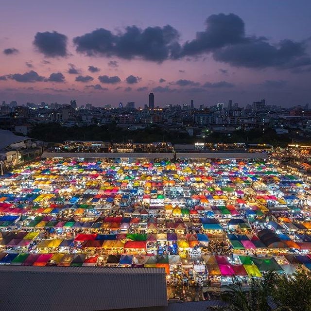 “Sắc màu chợ đêm Thái Lan” - tác giả Boon Ping Chua (Singapore).