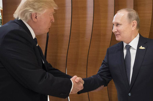 Tổng thống Nga Vladimir Putin và Tổng thống Mỹ Donald Trump trong một lần gặp gỡ trước đây. Ảnh: NBC.