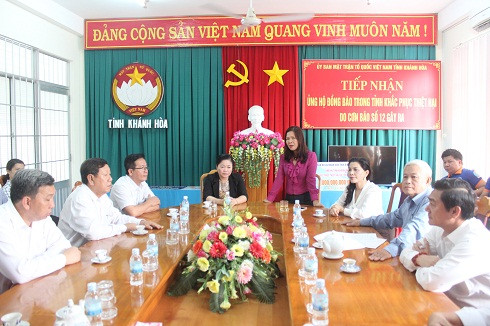  Bà Huỳnh Thị Phượng phát biểu cảm ơn đoàn công tác tỉnh Bình Dương.