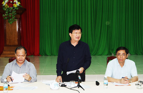 Phó Thủ tướng Trịnh Đình Dũng làm việc với tỉnh Khánh Hòa về công tác phòng chống bão số 14