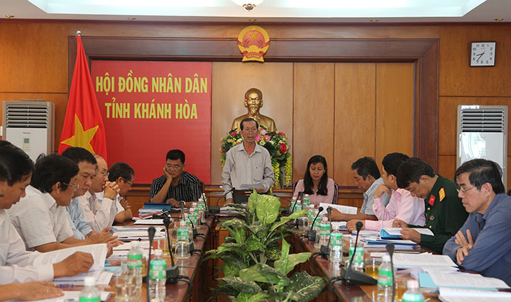 Ông Nguyễn Chuyện chủ trì cuộc họp.