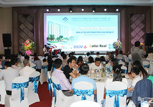 Nhiều người quan tâm đến dự án Nhà ở xã hội Bình Phú II tham dự lễ giới thiệu