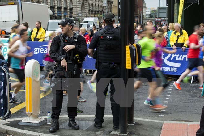 Cảnh sát tuần tra tại Manchester ngày 28/5 vừa qua. (Nguồn: AFP/TTXVN)