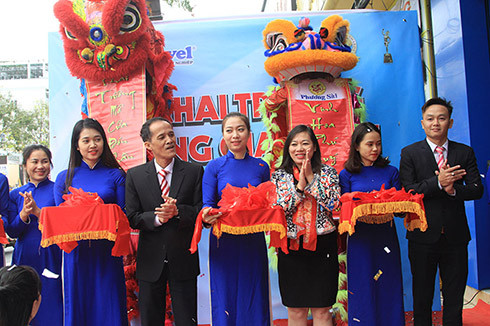 Lễ cắt băng khai trương Phòng giao dịch Cam Ranh của Vietravel chi nhánh Nha Trang.