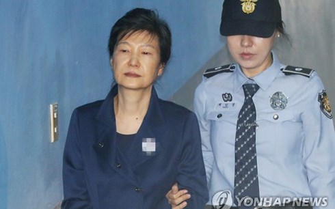 Bà Park Geun-hye khi bị bắt. Ảnh: Yonhap. 