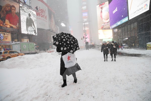 Tuyết rơi dày đặc tại New York, Mỹ. (Nguồn: THX/TTXVN)