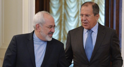Ngoại trưởng Iran Zarip (trái) và Ngoại trưởng Nga Lavrov. Ảnh: Sputnik