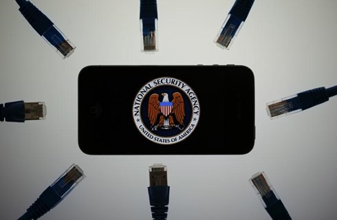 Chính phủ Mỹ được phép tiếp tục giám sát thư điện tử và các cuộc điện thoại. Ảnh: Reuters