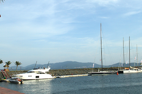 Những chiếc du thuyền sang trọng neo tại Bến du thuyền Ana Marina.  