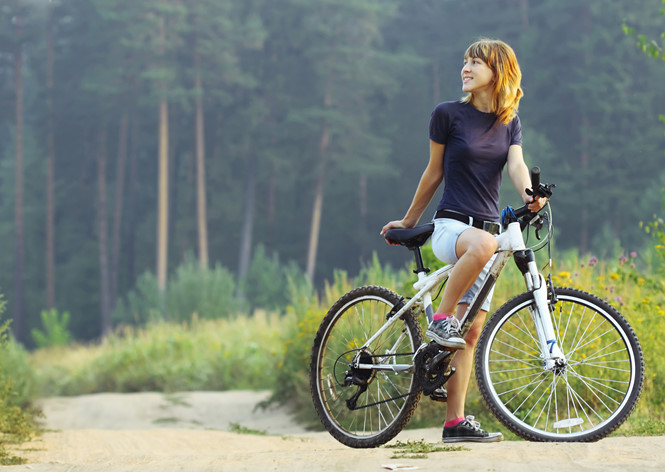 Có nhiều lợi ích sức khỏe từ việc đạp xe đạp mỗi ngày SHUTTERSTOCK