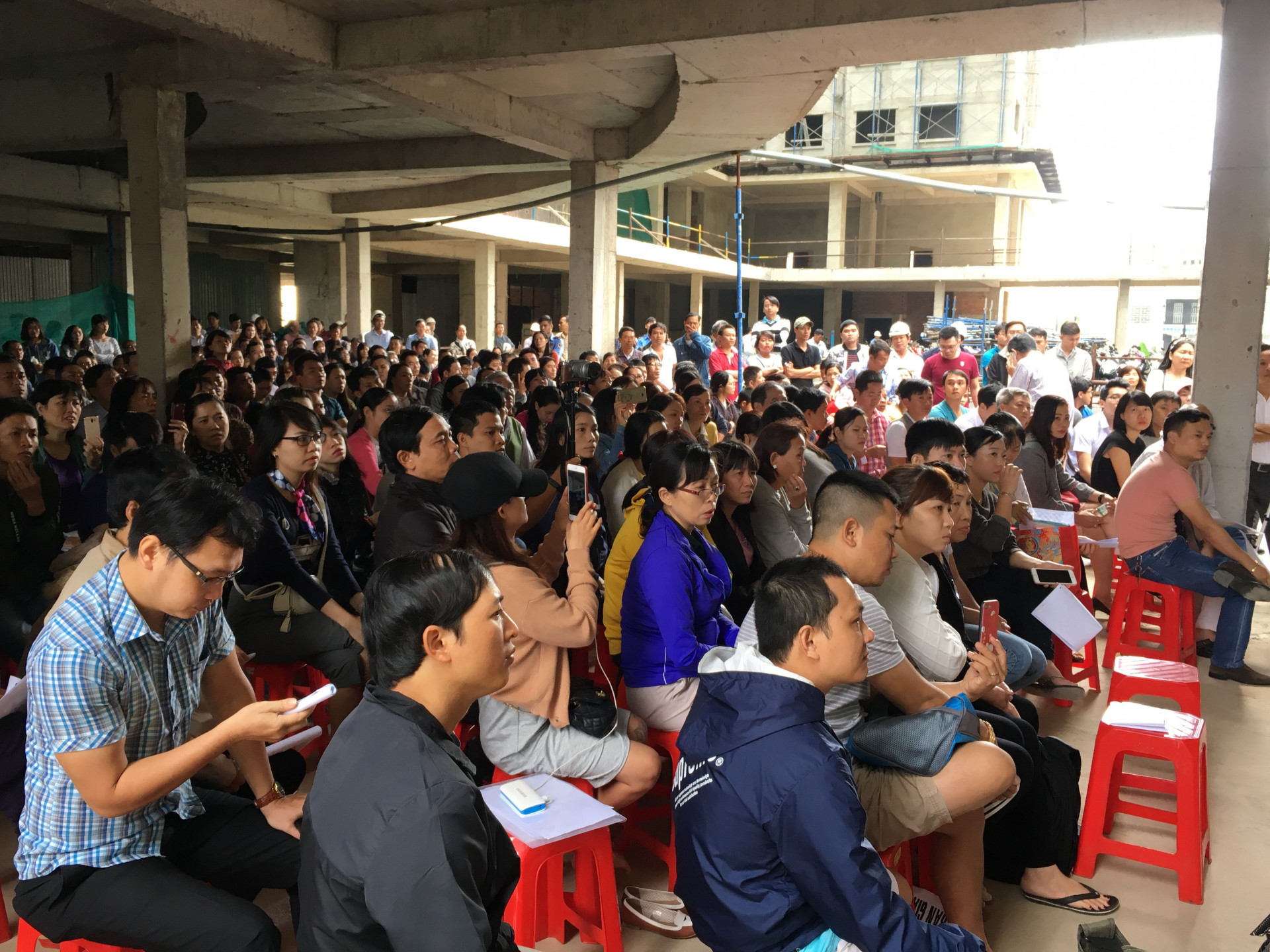 Rất đông khách hàng bức xúc vì dự án Chung cư xã hội HQC Nha Trang chậm bàn giao nhà
