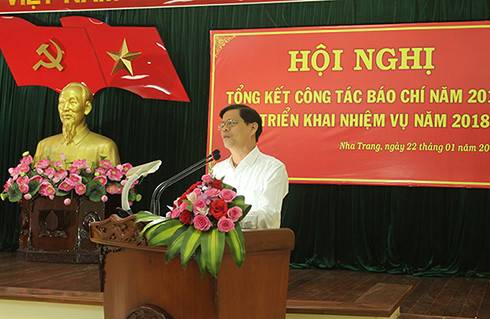 Đồng chí Nguyễn Tấn Tuân phát biểu tại hội nghị
