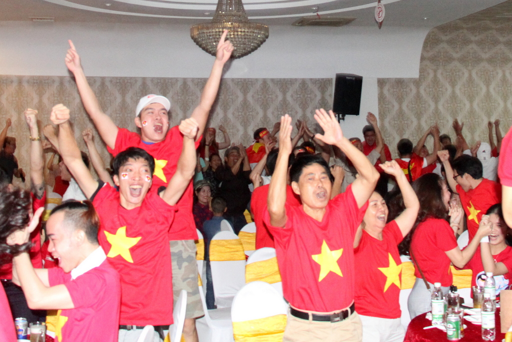 Hào hứng khi đội tuyển Việt Nam ghi bàn gỡ hòa trong trận chung kết 