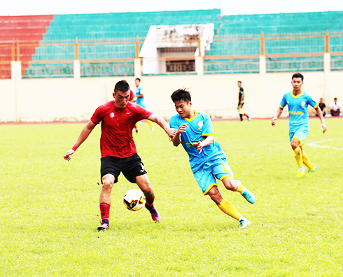 Các cầu thủ Sanna Khánh Hòa - Biển Việt Nam trong trận giao hữu với Câu lạc bộ TP. Hồ Chí Minh.