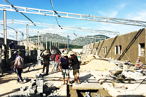 Một công trình xây dựng trái phép ở thôn Phước Hạ, xã Phước Đồng đang được thi công (ảnh chụp ngày 29-1).