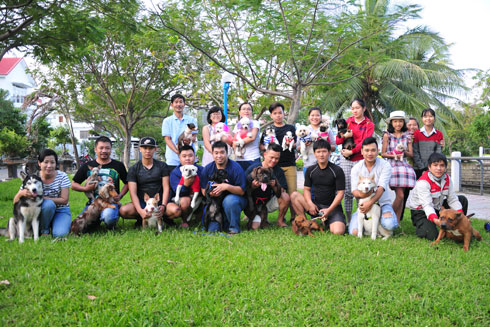 Thành viên của Hội Những người yêu chó Nha Trang.