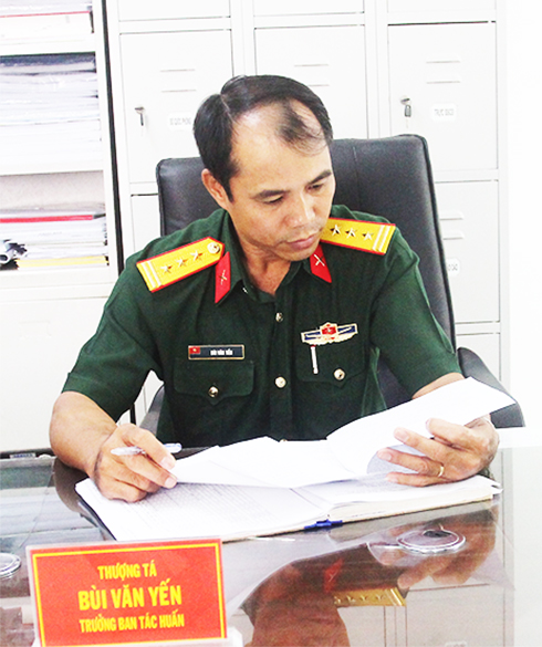 Thượng tá Bùi Văn Yến -  một cán bộ tác huấn tận tụy với công việc.