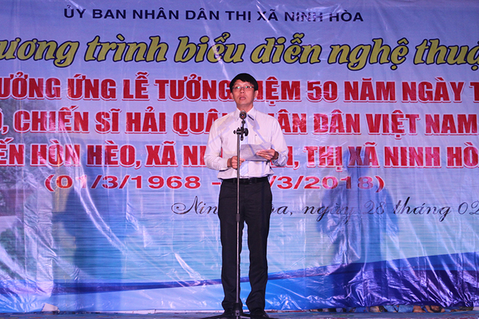 Ông Nguyễn Thanh Hà – Phó Chủ tịch UBND thị xã Ninh Hòa phát biểu khai mạc chương trình biểu diễn nghệ thuật.