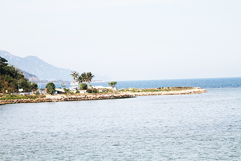 Dự án Nha Trang Sao dở dang, nhếch nhác tại bờ biển đường Phạm Văn Đồng.