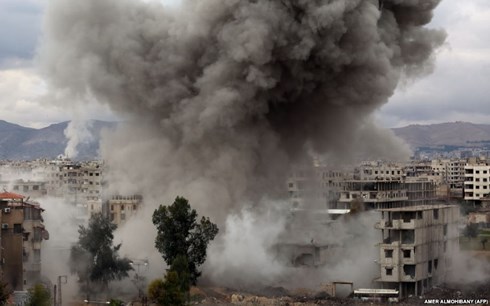 Khói bốc lên tại một khu vực giao tranh ở Đông Ghouta. Ảnh: AFP