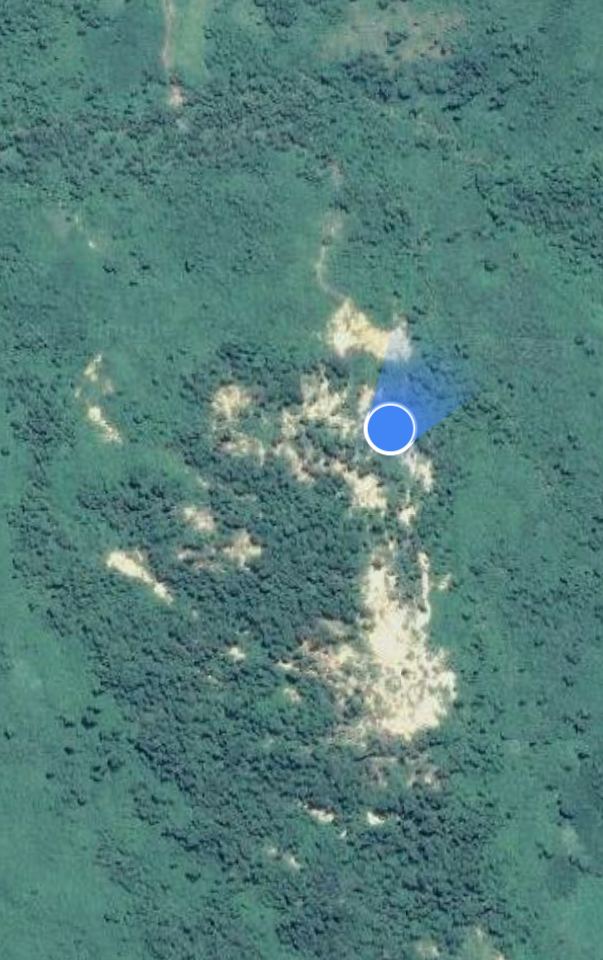 Khu vực rừng núi rộng lớn bị tàn phá do quặng tặc. Ảnh chụp lúc 12 giờ 21 ngày 11-3 từ Google Maps.