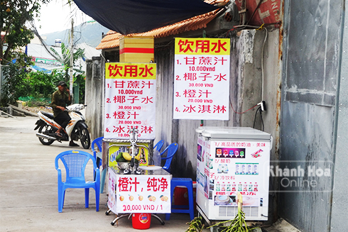 zzQuầy hàng của người dân ở thôn Phước Tân, xã Phước Đồng.
